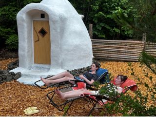 土湯の土で作った他では味わえない話題のアースバッグサウナ♪