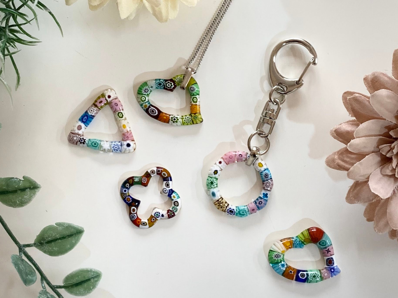 金具を通してキーホルダーも可愛いです