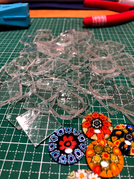 板ガラスに組み合わせてつくりますよ