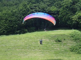 1日たっぷり楽しめます!!しっかり練習たら、ふわりと斜面からの浮遊体験を!