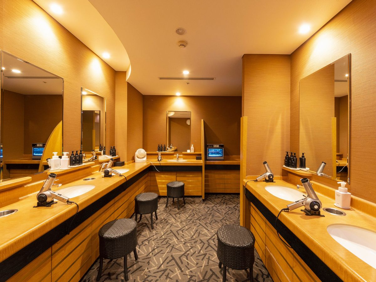 男子パウダールーム