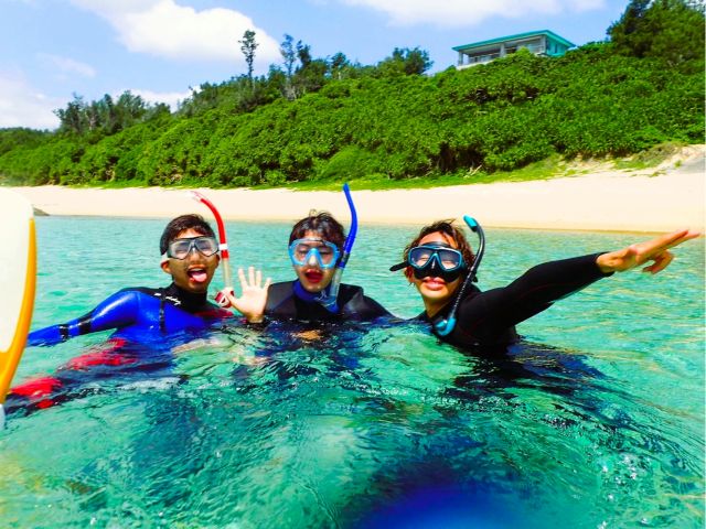 太陽と波がコラボして、水面がゆらゆらキラキラ!海に浮かんでぼーっとしてるだけでも、感動してしまう♪