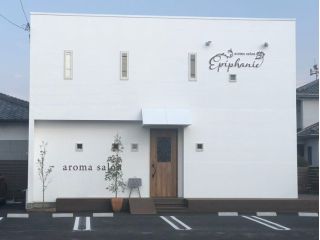 アロマサロンエピファニ―外観 駐車場ございます!