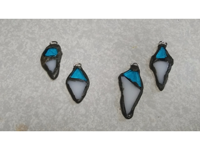 イヤリング用に似た形で揃えた作品