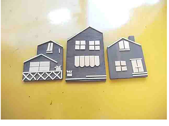 FXȌ`̉ƁAQlłBF̉ƌ^̔Bwcɂ͓^Ȃǂ̔ɖؕЂ\荇킹ȂǎRɐ삵ĐFt\łB