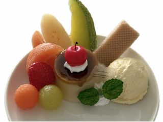 15pのプレートにフルーツモリモリで作成出来る、教室ナンバーワンメニュー! パーツの盛り付ける位置次第で小物入れにしたりオブジェにしたり出来ます!