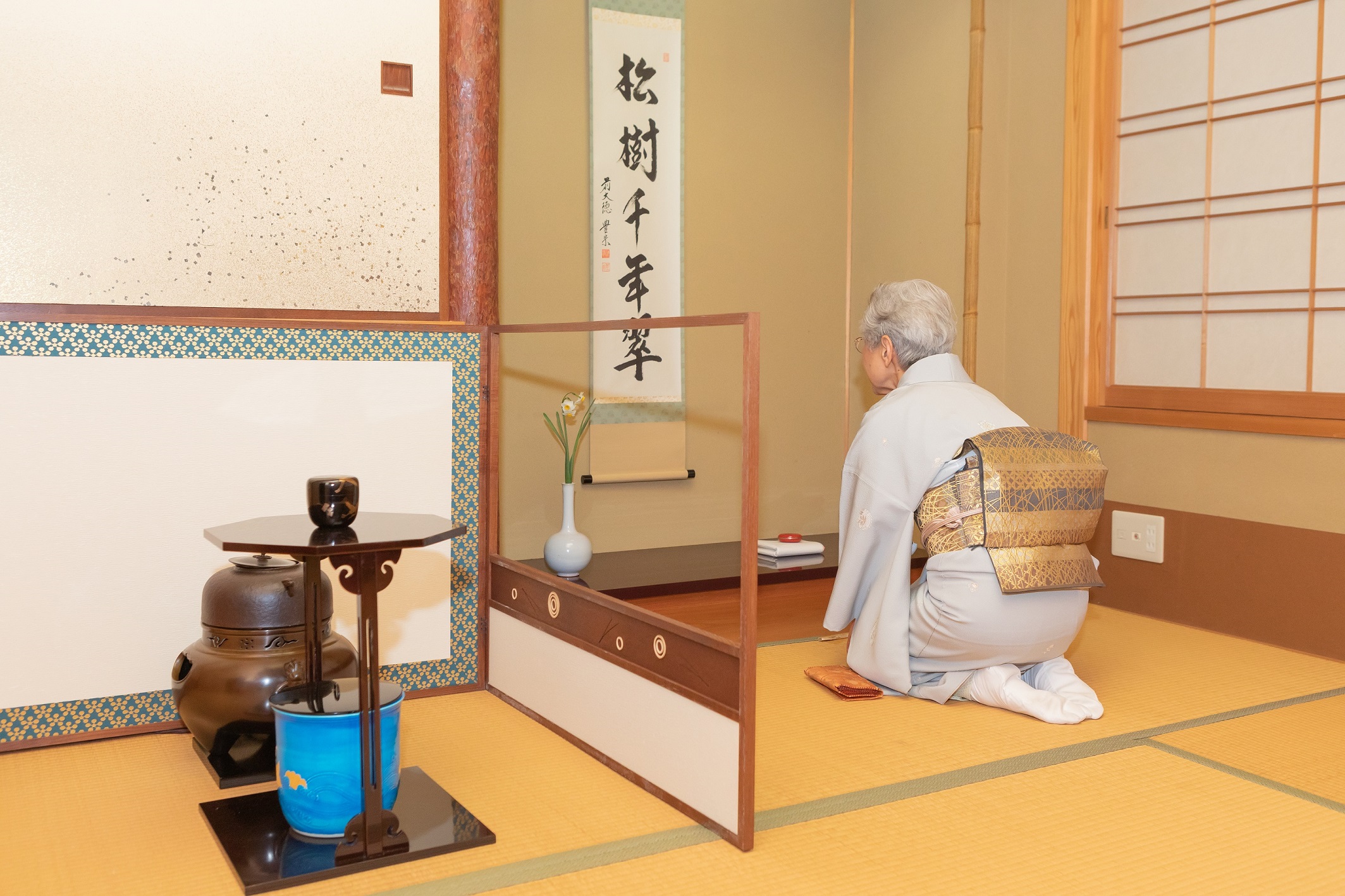 お茶会体験】 数寄屋造り風のお茶室で本格的お茶会を味わえます！~女性