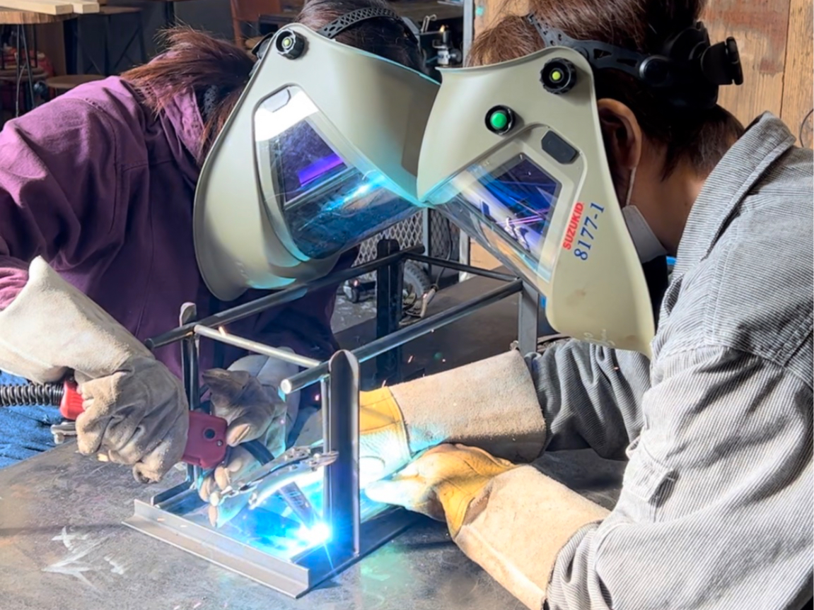 X^bt܂BspłJɃAVXg܂B