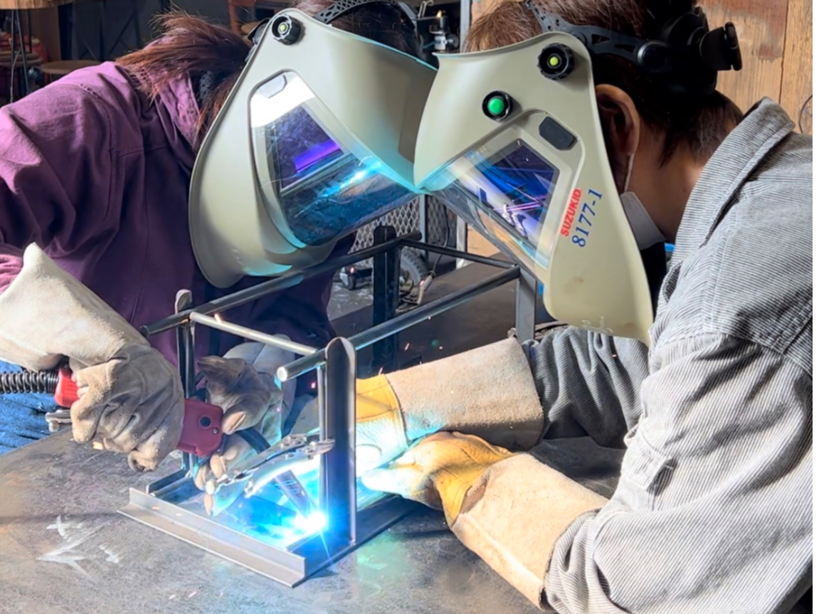 X^bt܂BspłJɃAVXg܂B