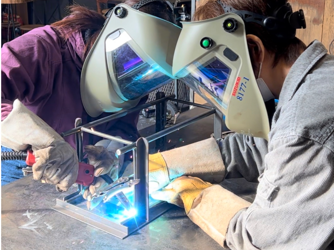 X^bt܂BspłJɃAVXg܂B