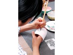 5色の絵の具で華やかに!リーズナブルな価格が魅力的♪