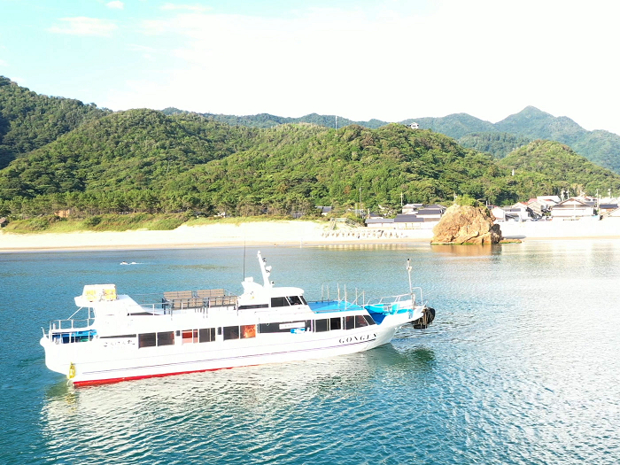 稲佐の浜・弁天島を 海から真近に !!
