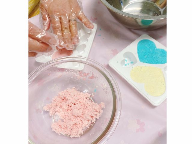 アロマバスボム作り体験中♪♪