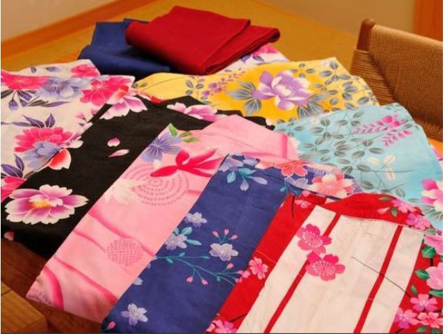 可愛らしい色浴衣を女性に貸出しております