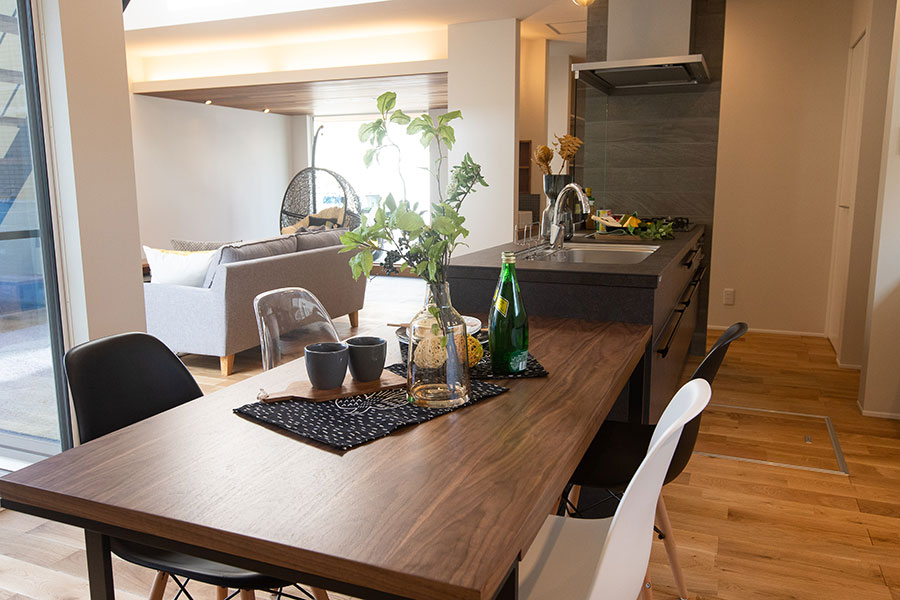 fUCi[YnEX̃vCx[gԂł肨߂܂B