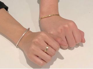 左:シルバー 右:真鍮