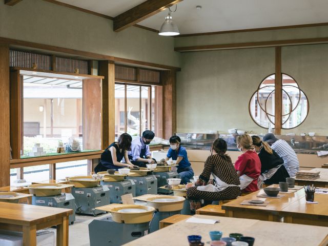 電動ろくろ、絵付け体験などほかのコースもご準備