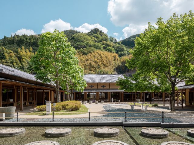 工房中庭 空が広い!