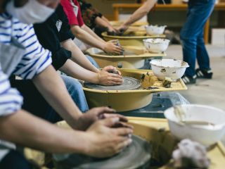 9色の釉薬の中から焼き上がりの色をお選びいただけます