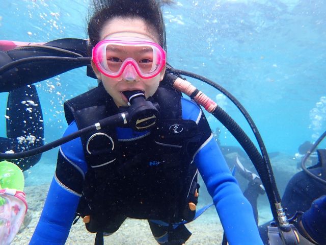 まるで空を飛んでるような無重力体験!全身が水に包まれてふわふわ気持ちいいです♪  冬の時期などはウエットスーツを2枚重ね着して寒さ対策しております。