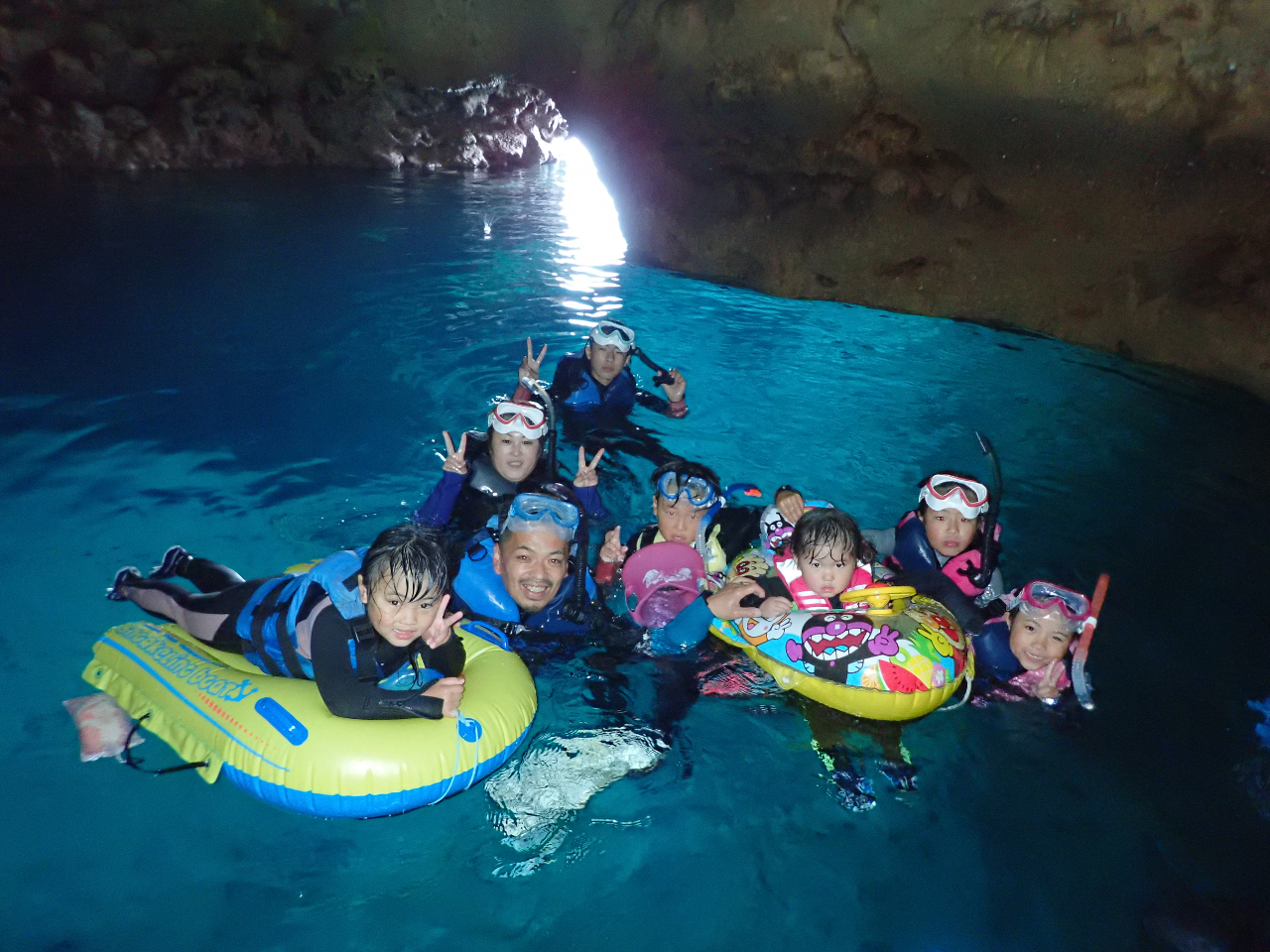 子供器材も充実!ウエットスーツはもちろん、浮き輪や箱メガネ、シュノーケルやフィンも全器材無料貸し出し!お子様の海デビューを沖縄で♪♪