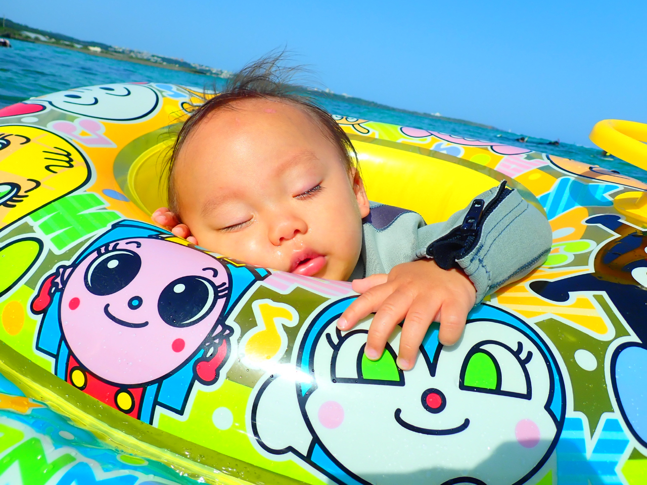 寝ちゃってもいいんです♪笑。泣いちゃってもいいんです♪子供が泣いたら迷惑かな?なんて心配はいりません(^^)僕らが全力であやします(^^)♪可愛い寝顔♪♪