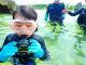 まずは浅瀬で呼吸練習♪足がつくところで練習できるので、初めてのお子様でも安心して潜ることが出来ます♪水の中で息ができるって面白い!