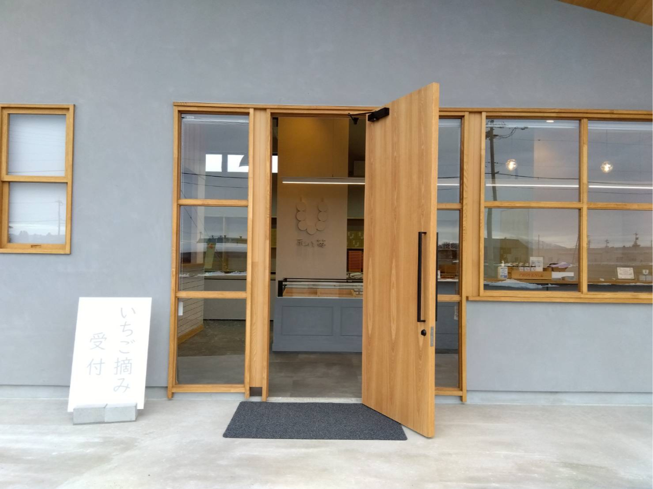 �n�E�X�ɕ��݂̒������w����䕁x����t���ƂȂ�܂��B