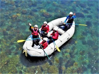 奇跡の清流と呼ばれる仁淀川でラフティング