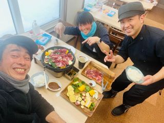 冬の時期で猛吹雪であったため屋内での写真です