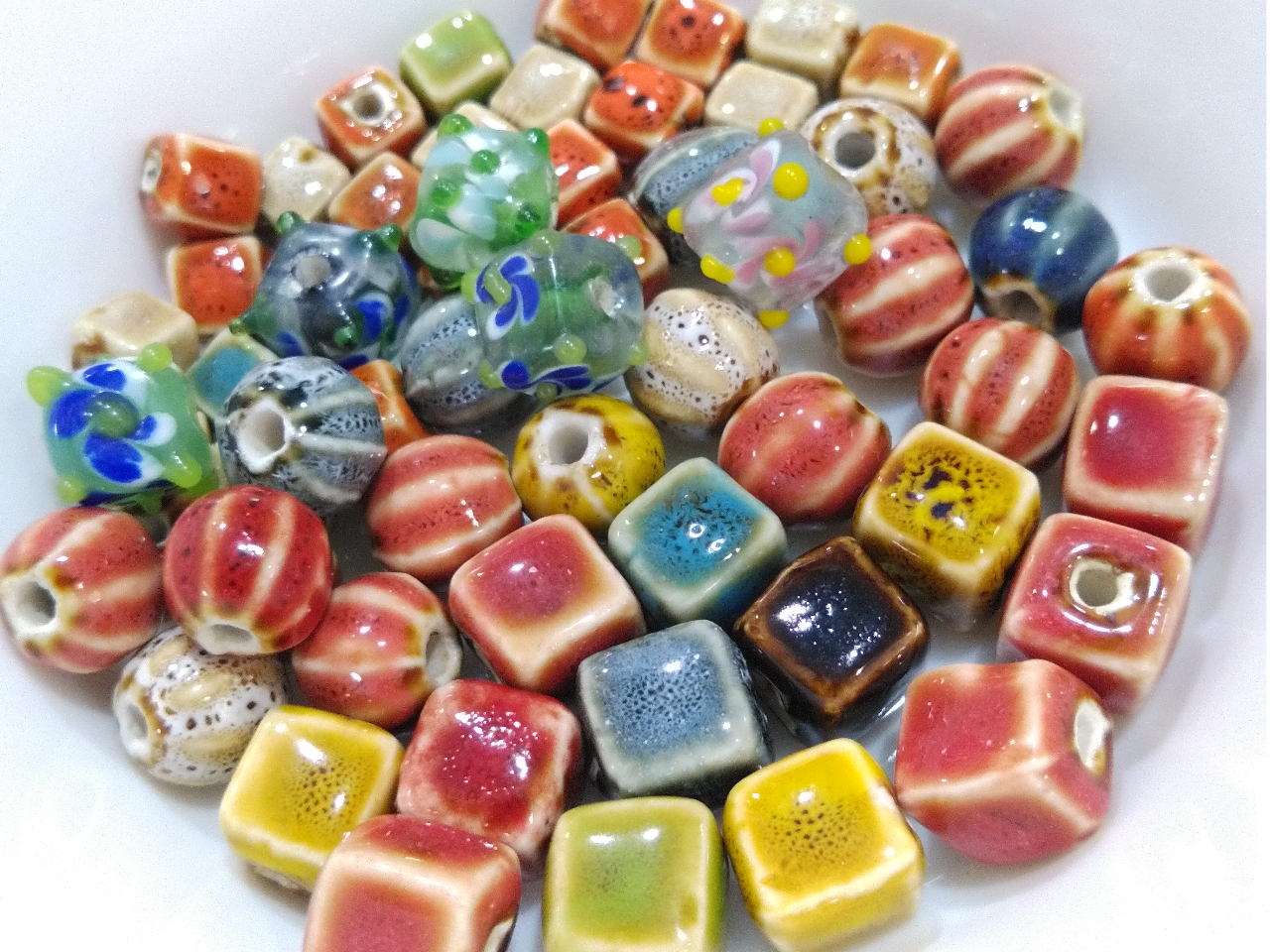 セラミックのスクエアビーズ(大&小)、ガラスのスクエアとんぼ玉ビーズ・。*゜