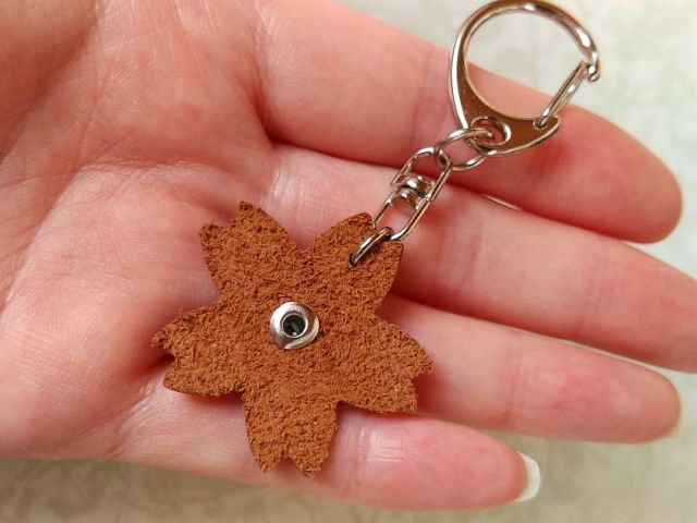 裏側は牛革素材によって差異があります・。*