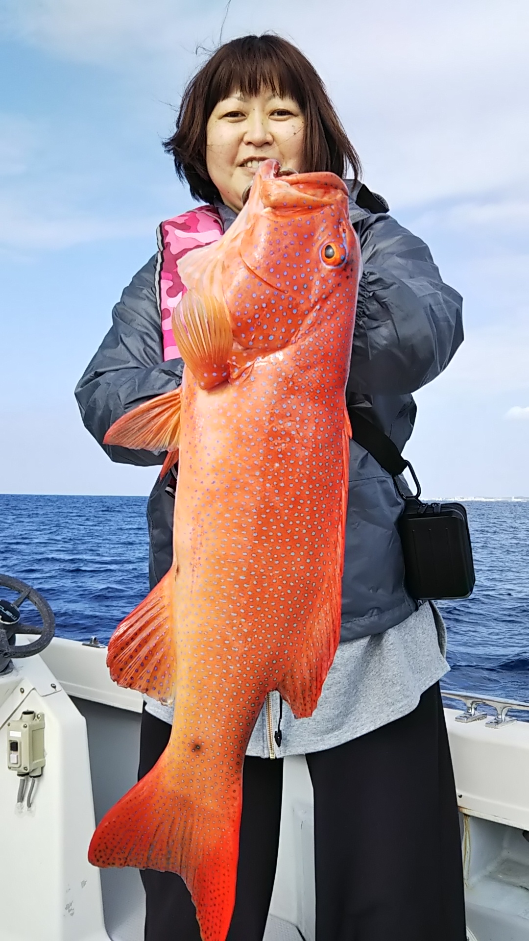 前半釣れた小魚は、後半戦の生き餌になります。