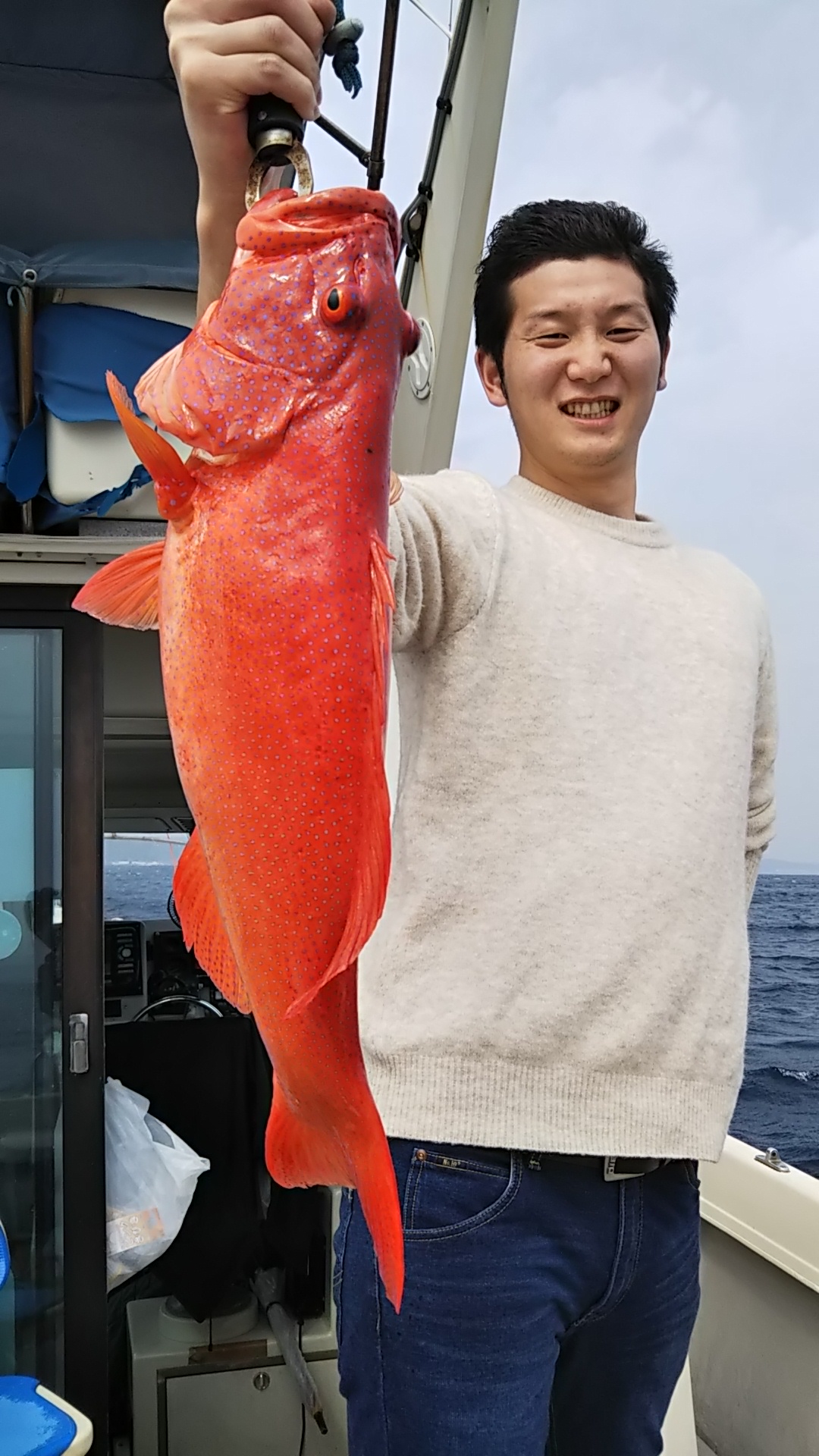 このサイズのお魚を狙います。お子様には大人の方のサポートが必要です。