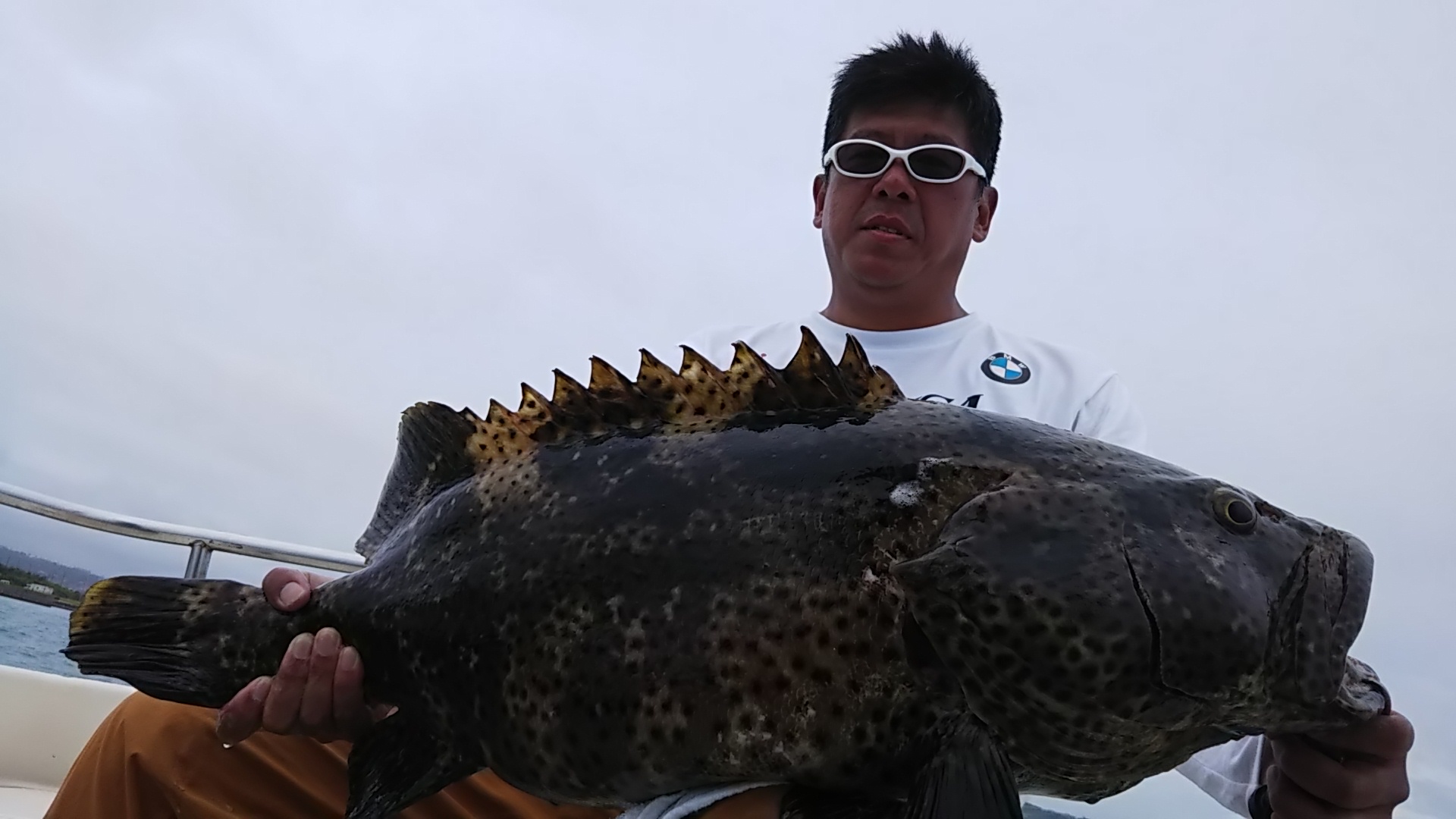 時には、巨大ハタ「アーラミーバイ」がキャッチされることも。