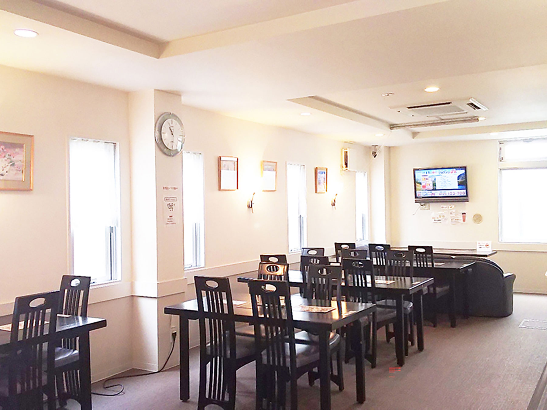 GXe1F r[JtF@؍ƒ뗿𒆐SɁAyHEhNj[񋟂Ă܂