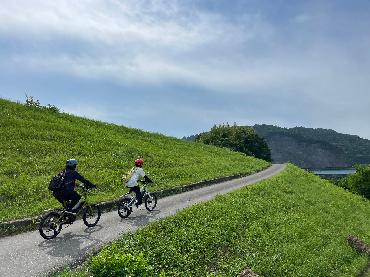 �A�V�X�g�͂̍���E-BIKE�Ȃ�A�⓹�����N�ɓo��܂��B
