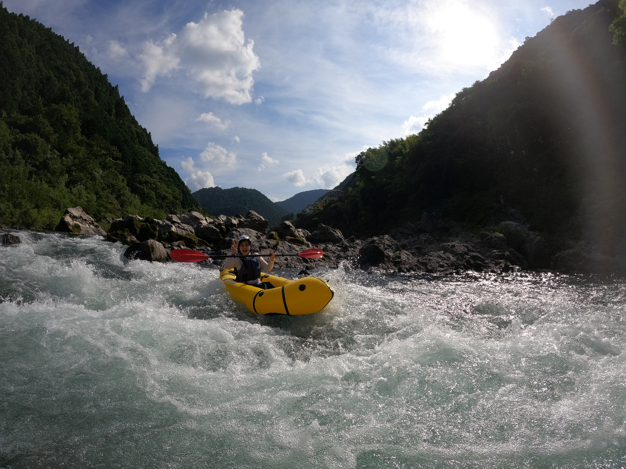 Niyodo Adventure 初めての参加の方も最後の方では余裕のピースサイン!カメラを見る余裕も出てきて終始笑顔!仁淀川の川下り最高!