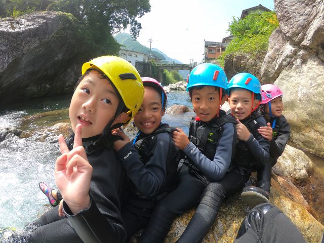 Niyodo Adventure キッズツアー 中津渓谷の中を大冒険 仁淀ブルーの世界に飛び込もう!