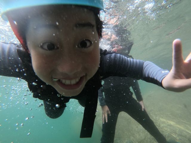Niyodo Adventure 水の中でも目をしっかり開けてカメラ目線!いい笑顔!仁淀川で最高の思い出を!