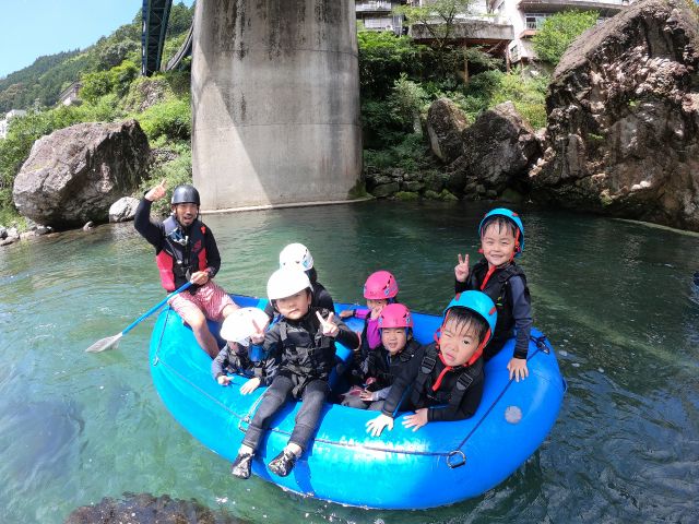 Niyodo Adventure 友達家族と楽しく水遊び!仁淀川の最高の水質で遊びつくそう!