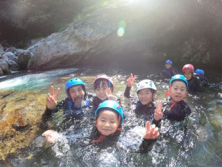 Niyoido Adventure おじいちゃんも孫と一緒に楽しめます!家族三世代で楽しめる仁淀川!