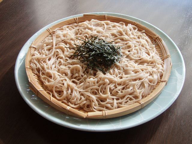 ざるそばでいただきます!