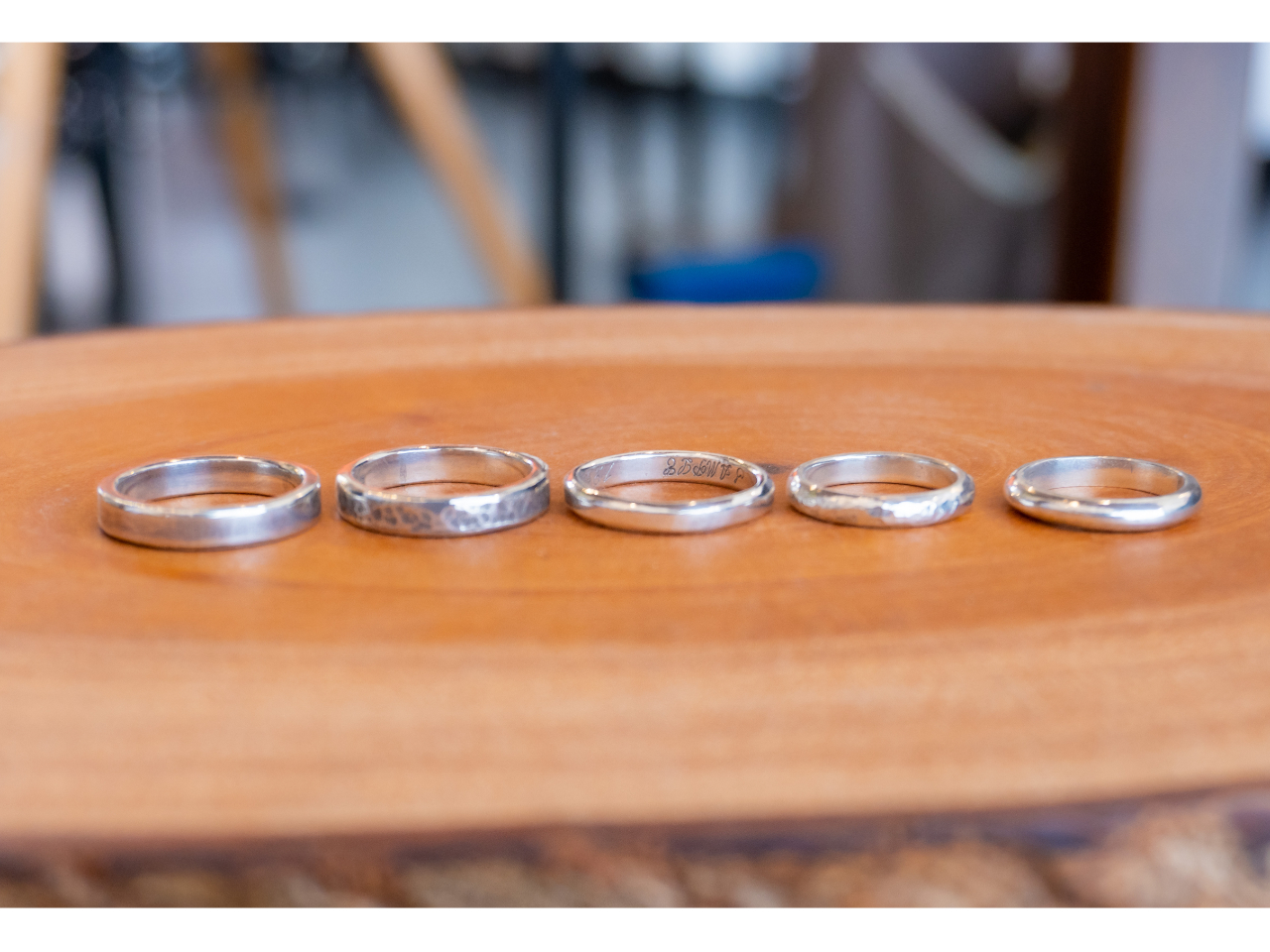 �����O�͕��ł��A���ƁA�ە��A�ےƁA�b�ۂ�5��ނ��炨�I�т��������܂��B�@����エ�D���ȕ����Ղ�I��Œ����A�����O�̓����ɃX�^�b�t���ő�18�����̒������{���܂��B