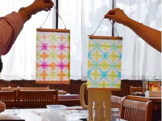 徳地和紙の折染め体験。染めた和紙でオリジナルタペストリーが作れます♪