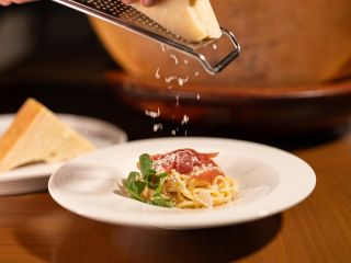 平日、期間限定の追加料理メニューです。お得な+800円