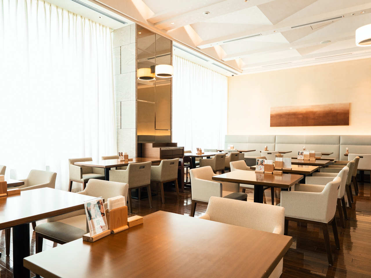 ܂莆VzAǖʂ͊`aA[gŃOf[VB㎿ȓXł肨߂܂B