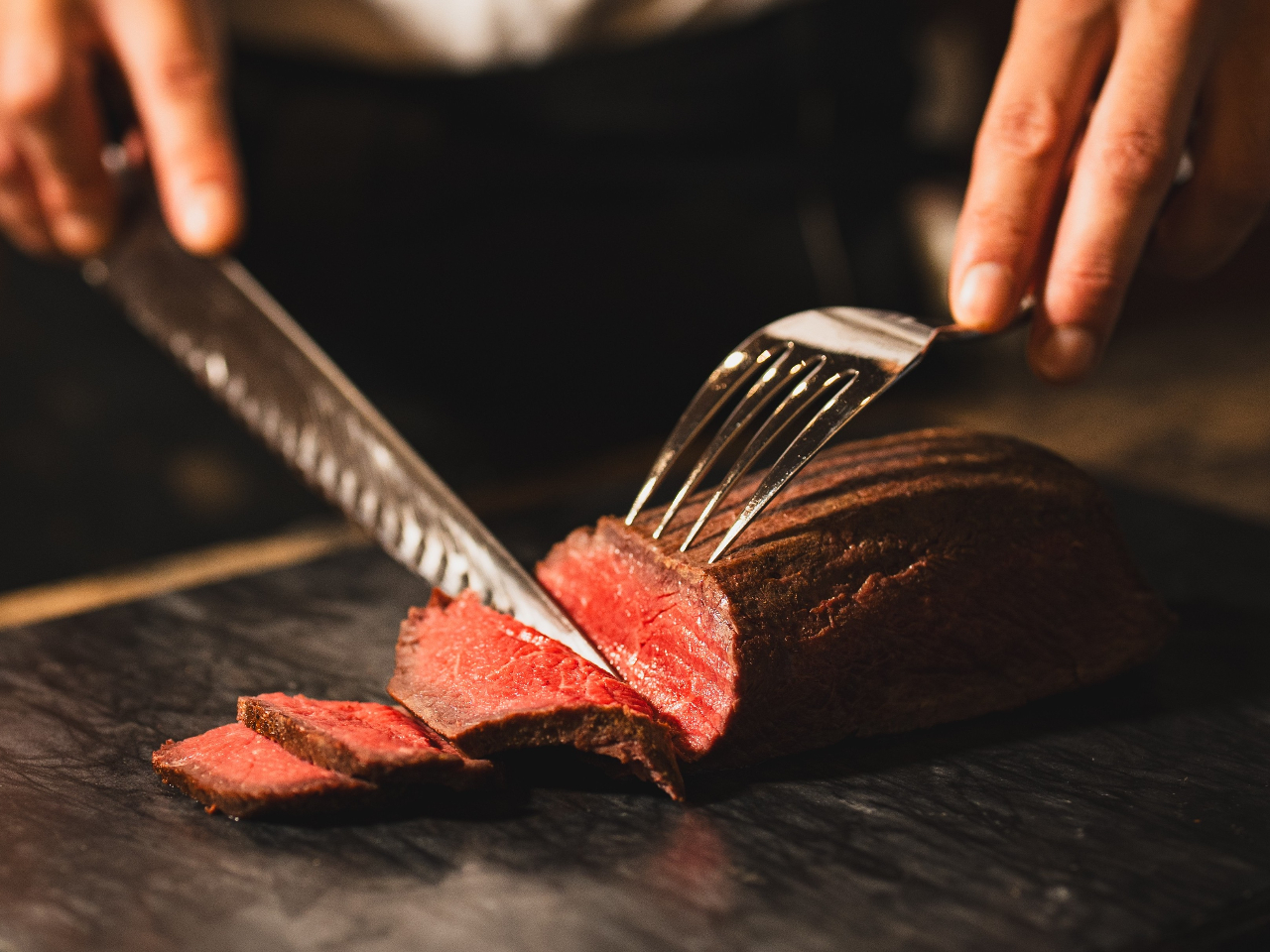 土日祝限定でライブパフォーマンスを実施しております。