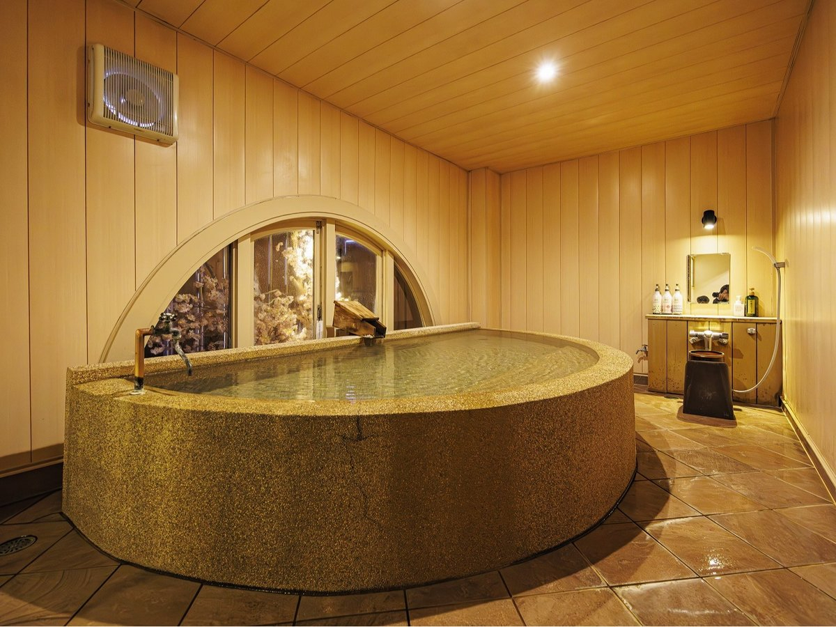 �s���x�ݏ��t���ݐؕ��C�u������v�t���~�`�̓��M�́A�̂т̂тƐg�̂�L�΂���������T�C�Y�ł�