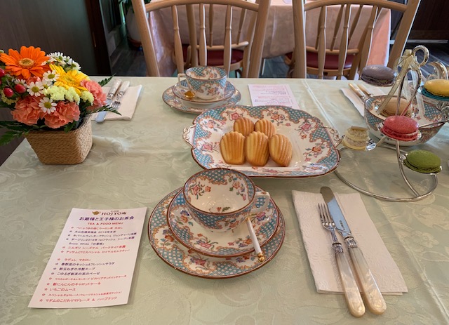 お好きな食器をお選びください アンティークもございます